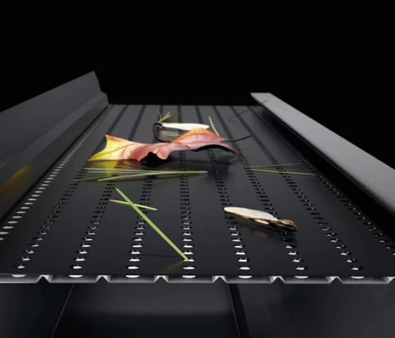 Pare-feuilles Alu-Rex en aluminium perforé empêchant l’accumulation de feuilles dans les gouttières